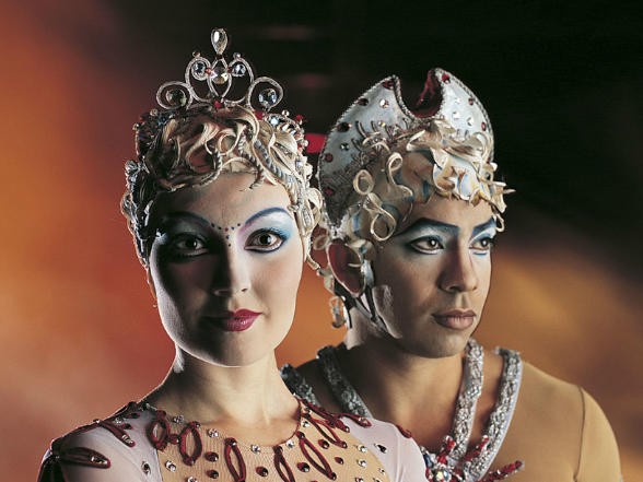 A Cirque du Soleilt egy 20 fős utcai előadóművészekből álló csoport alapította 1984-ben, mára pedig québeci központú szervezetté alakult, amely a legmagasabb szintű artistaszórakoztatást nyújtja.
